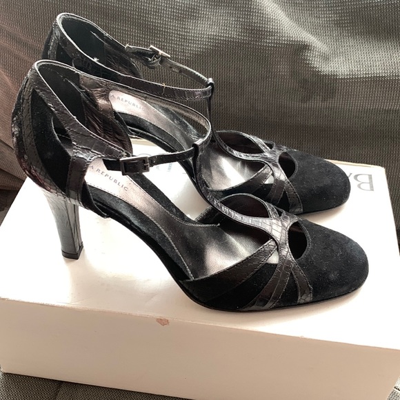 Banana republic Tina tstrap suede heel 8.5 NIB made In Italy - Picture 1 of 4